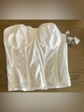 Dominique White Lace Corset 42DD NEW WITH TAGS